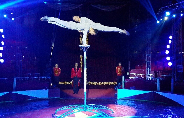 Chinese Acrobatics: The Art of Chinese Acrobatics