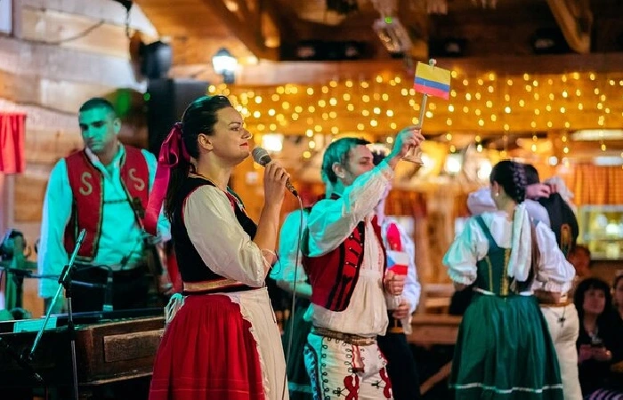 Overview Folklore Weihnachtsabend Mit Traditionellem tschechischen Abendessen in Prag und Transfer